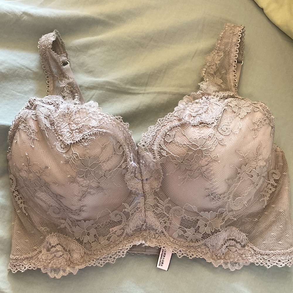 NWT Victoria’s Secret lace bra